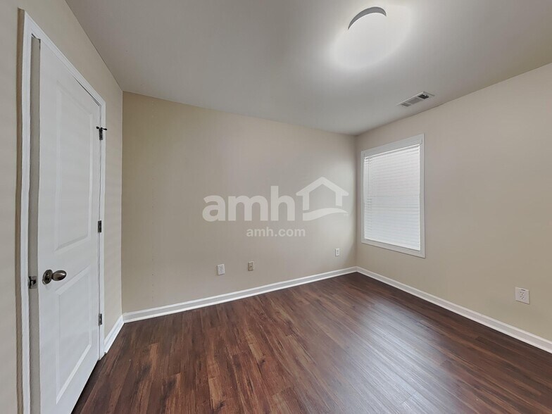 Building Photo - 243 Ascott Ln