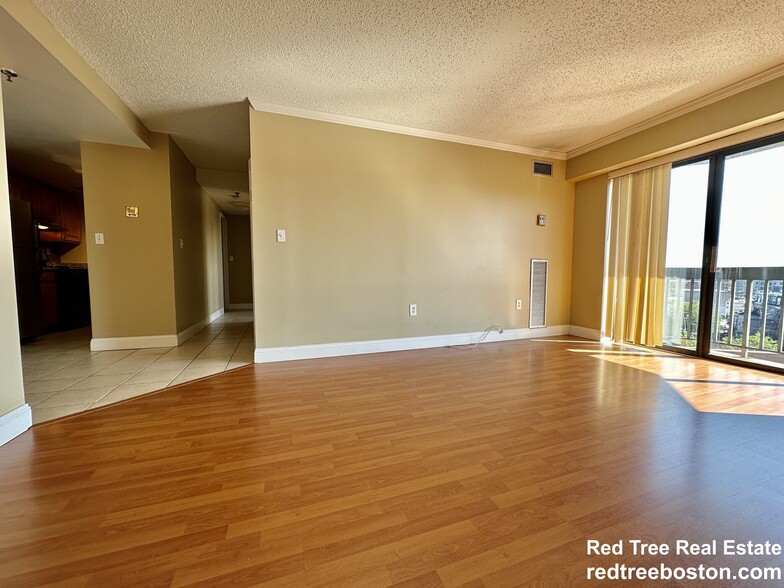 Unit 503 - 15 North Beacon St