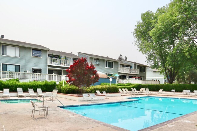 Building Photo - Charming condo in Fremont in a beautiful community – HUGE balcony!