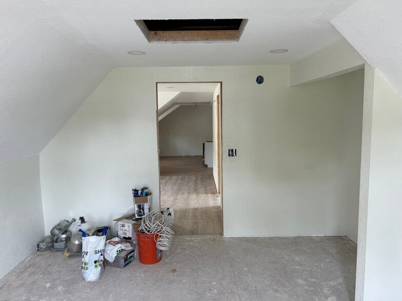 Building Photo - 600 N Sherman St