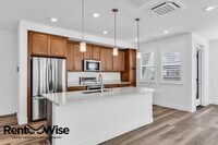 Building Photo - 2835 5th St