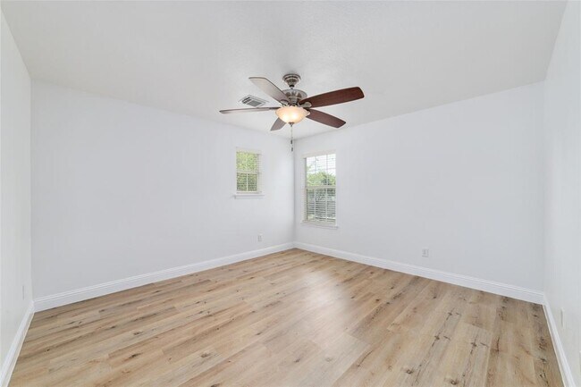 Building Photo - 13106 Cres Manor Ln