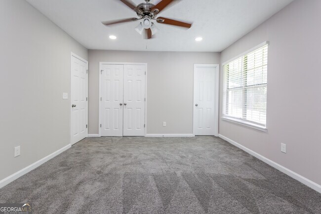 Building Photo - 2921 Sunset Ct