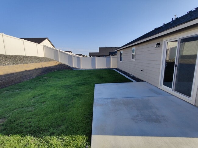 Building Photo - Great South Richland Location