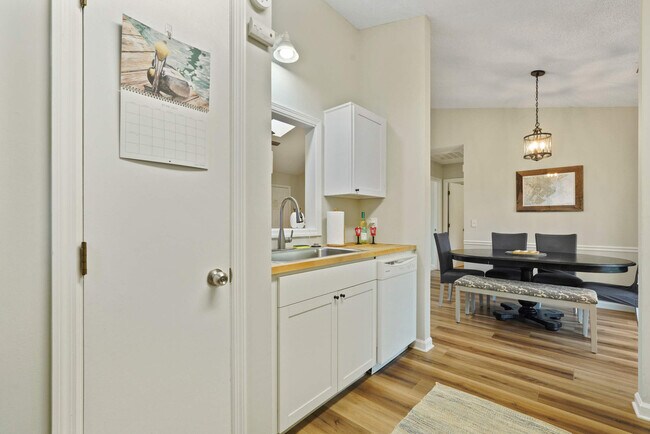 Building Photo - 529 Pointe S Dr