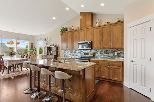 Building Photo - 3-bedroom, 2-bathroom home featuring an op...