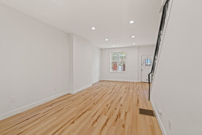 Building Photo - 1630 Edgley St