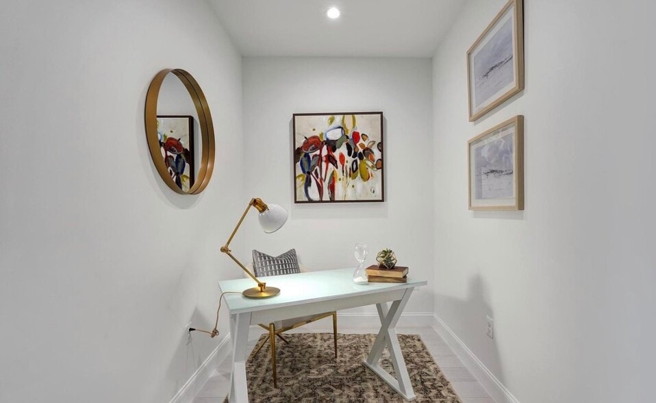 Building Photo - 638 Franklin St NE