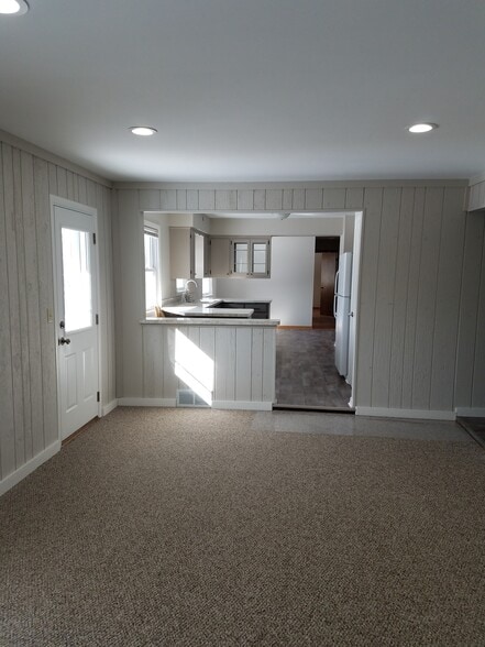 Family Room - 409 Hill N Dale Cir