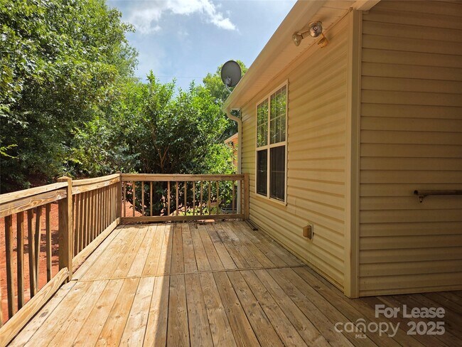 Building Photo - 4641 Hickory Grove Rd