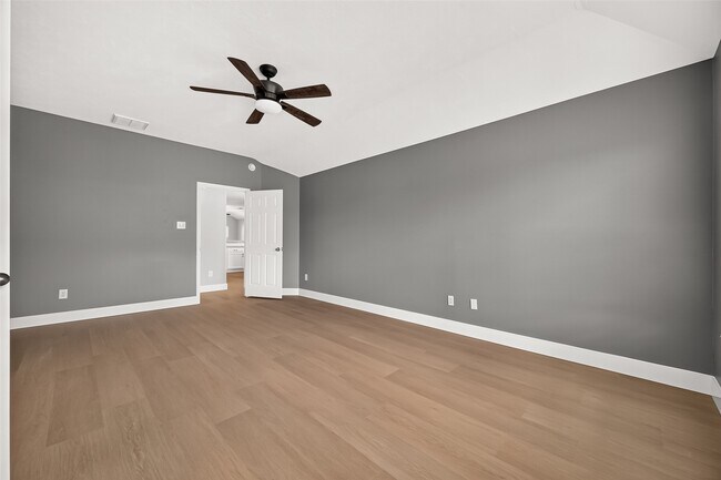 Building Photo - 22210 Bellow Glen Dr
