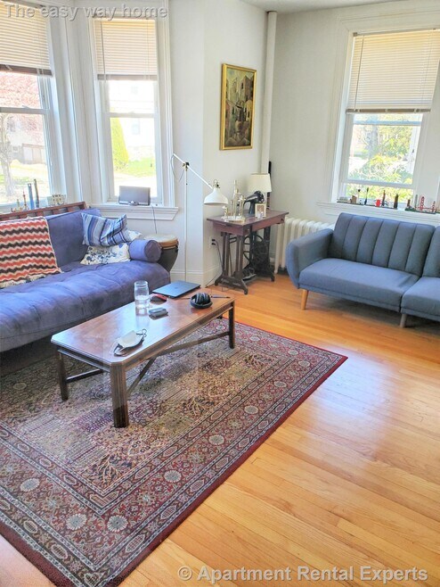 Building Photo - 170 Maple St