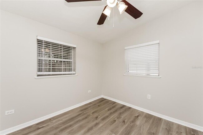 Building Photo - 604 Prairie Lake Dr