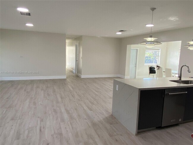 Building Photo - 6090 SW 63rd Ave