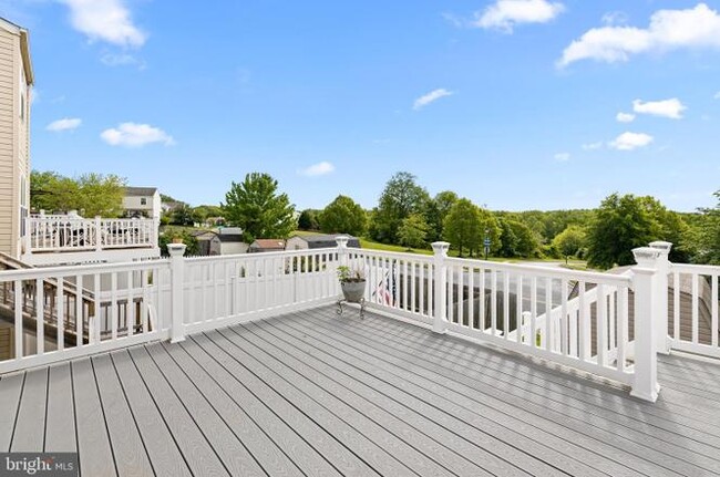 Building Photo - 577 MacIntosh Cir