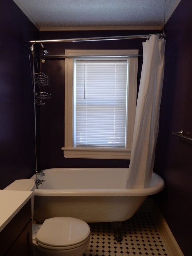 Building Photo - Grandin Court Foursquare convenient to SW ...