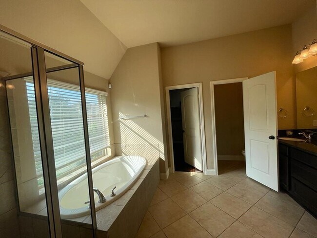 Building Photo - 6706 Aqua Falls