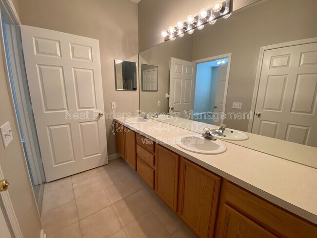 Building Photo - 7990 Baymeadows Rd E