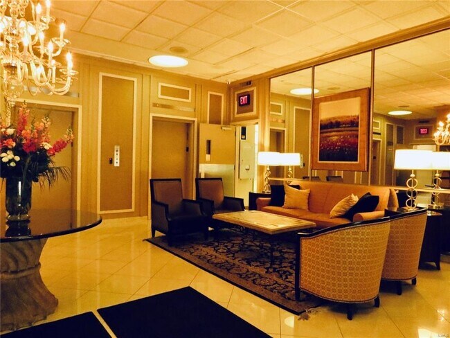 Building lobby - 4466 W Pine Blvd