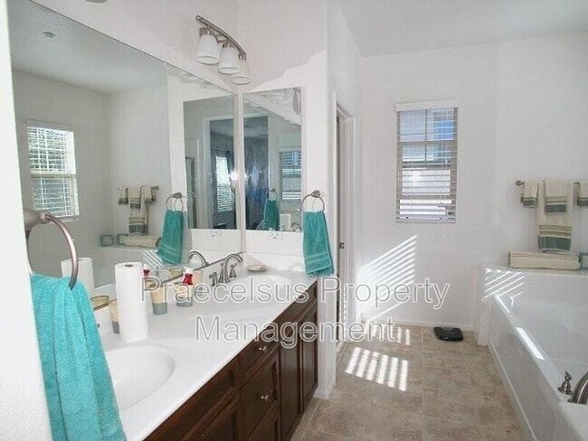 Building Photo - 1724 Rolling Water Dr
