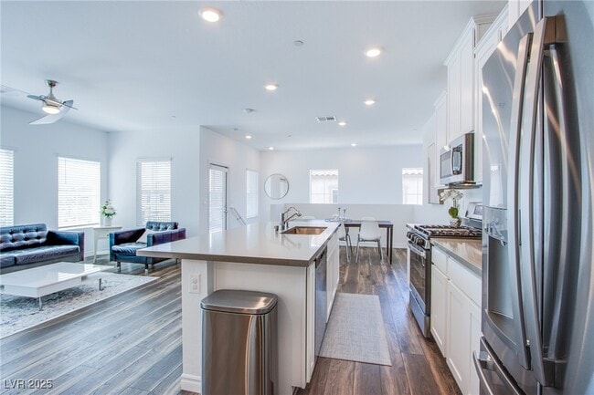 Building Photo - 226 Callen Falls Ave