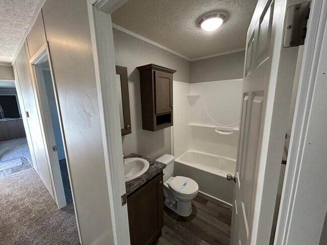 Building Photo - 648 Oregon St