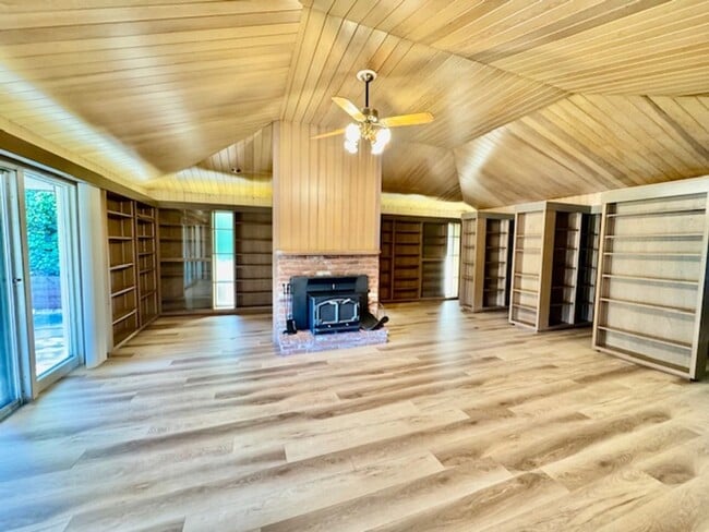 Building Photo - Wonderful single level home in Orinda-available for move-in now!