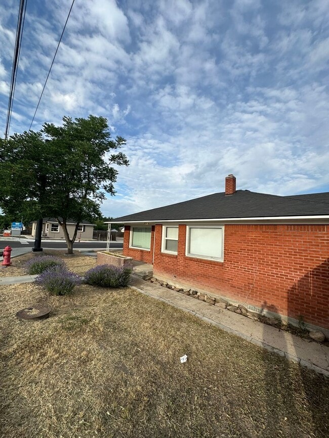 Building Photo - Great location in Meridian for this 3 bedroom 2 bath home.