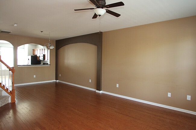 Building Photo - Beautiful Two Bedroom Townhome in Convenie...