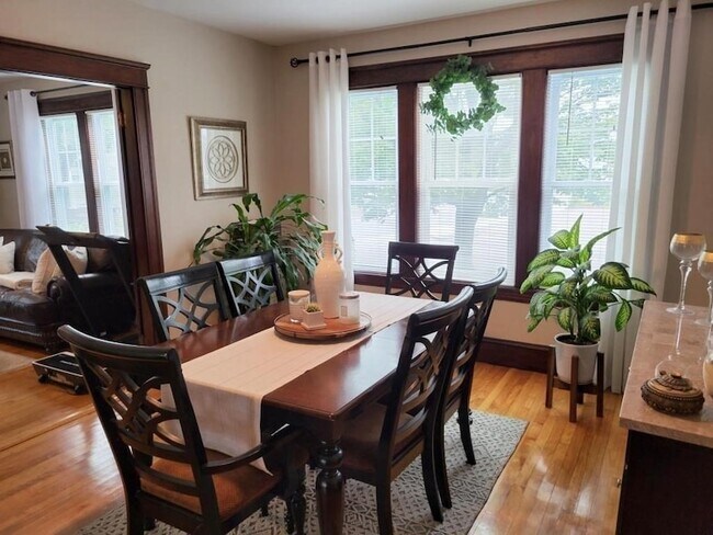 Building Photo - 352 Chandler St