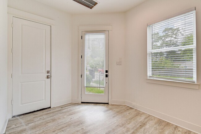 Building Photo - 2539 Judiway St