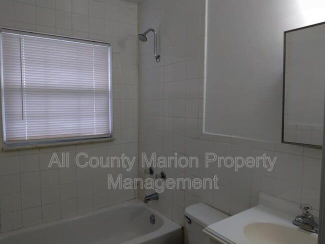 Building Photo - 1119 SW 6th St