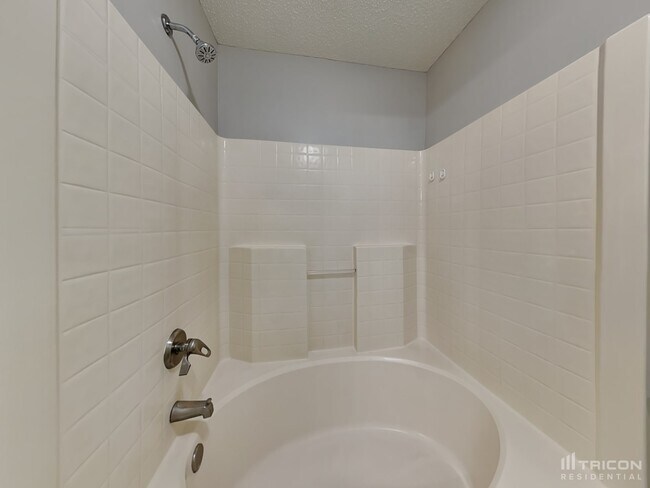 Building Photo - 612 Kankakee Ct