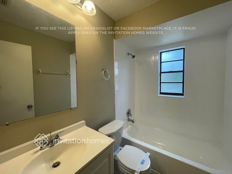 Building Photo - 819 Sunridge Point Dr