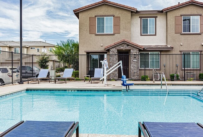 Building Photo - 3 Bedroom 3 Bath Townhouse