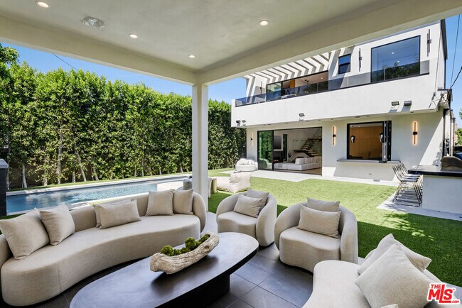 Building Photo - 14822 Hesby St