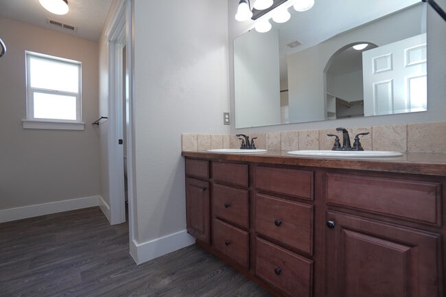 Building Photo - 2724 Sommersby Wy N