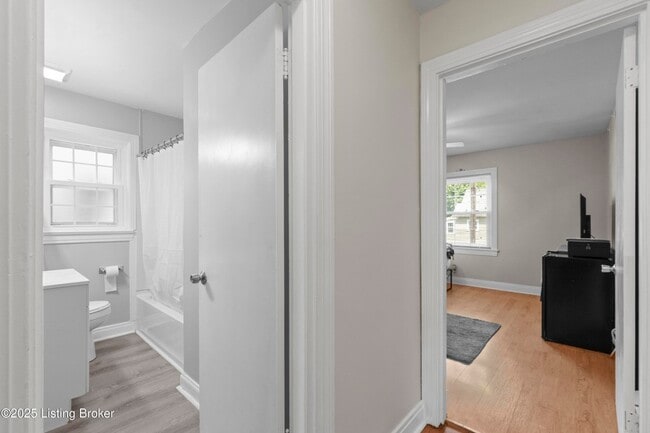 Building Photo - 726 Parkway Dr
