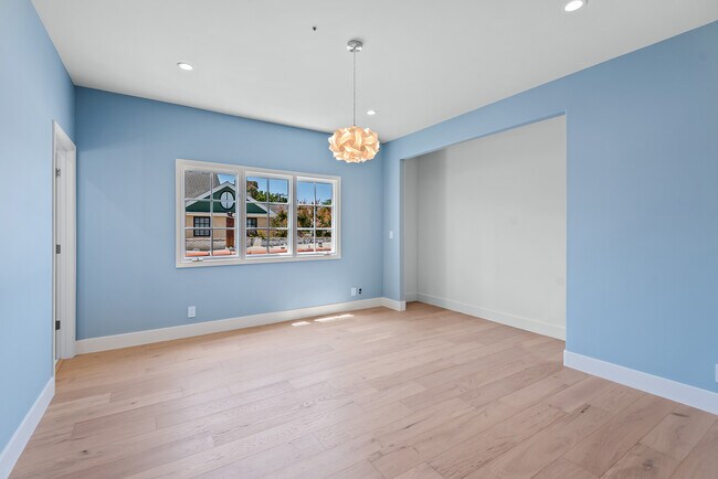 Bedroom - 321 S Swall Dr