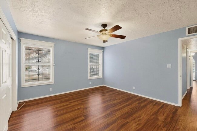 Building Photo - 717 Sagewood Ct SE