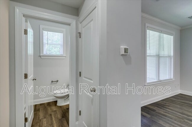 Building Photo - 504 Vinings Dr