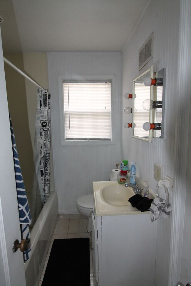 Building Photo - In-Unit Washer and Dryer