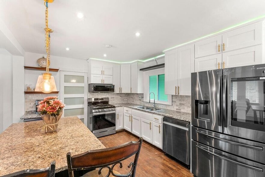 Building Photo - 1131 Custer Ave SE