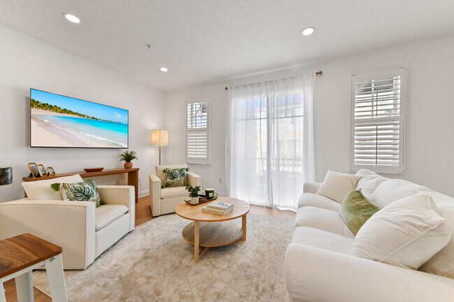 Building Photo - 642 NW 38th Cir