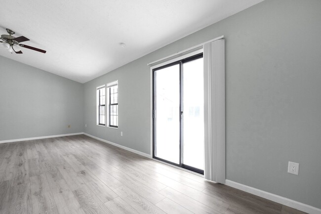 Building Photo - Stylish 2-Bedroom Condo with Vaulted Ceili...