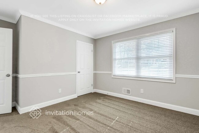 Building Photo - 3782 Lake Dr SE