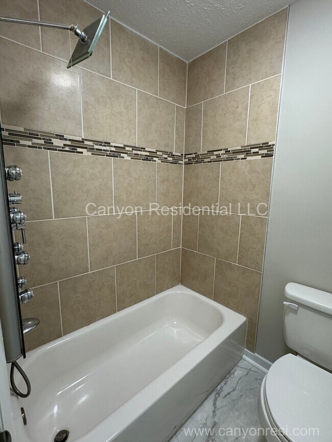 Building Photo - 7104 Old Castle Dr