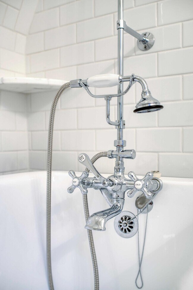 Building Photo - 3073 Fairmount Blvd