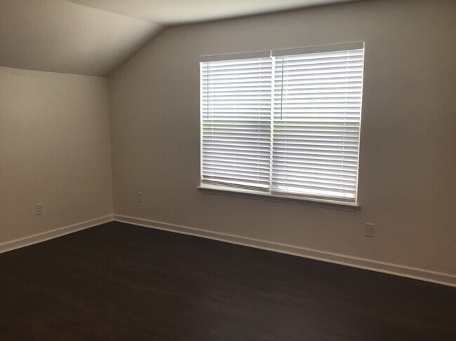 Building Photo - 137 Caledonia Dr