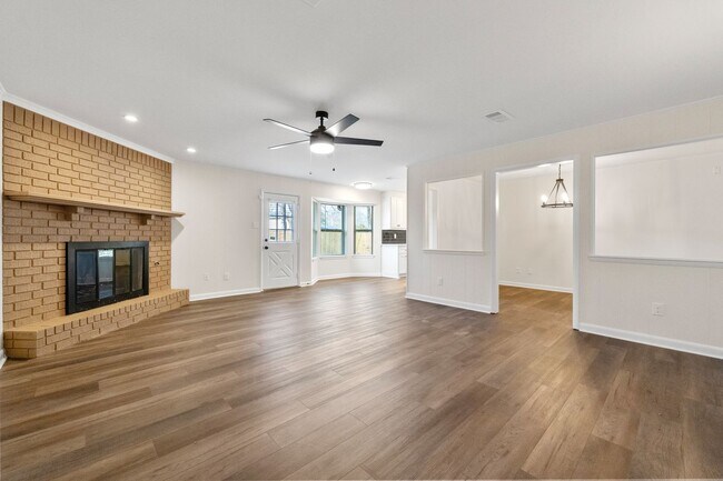 Building Photo - 3 BD 2 BA